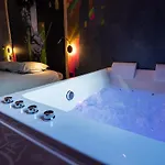 Capsule Art Deco - Jacuzzi - Netflix - Cinema - Arcade De Jeux & Nintendo Switch - 2 - Filet Suspendu Valenciennes